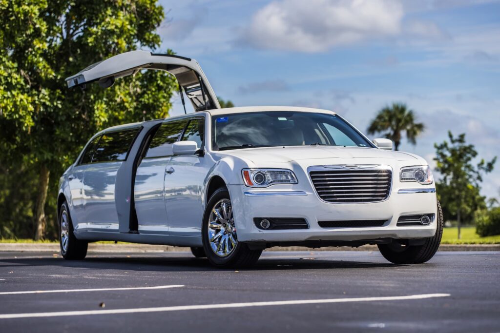 VIPLimoServiceChrysler300StretchLimoExterior03